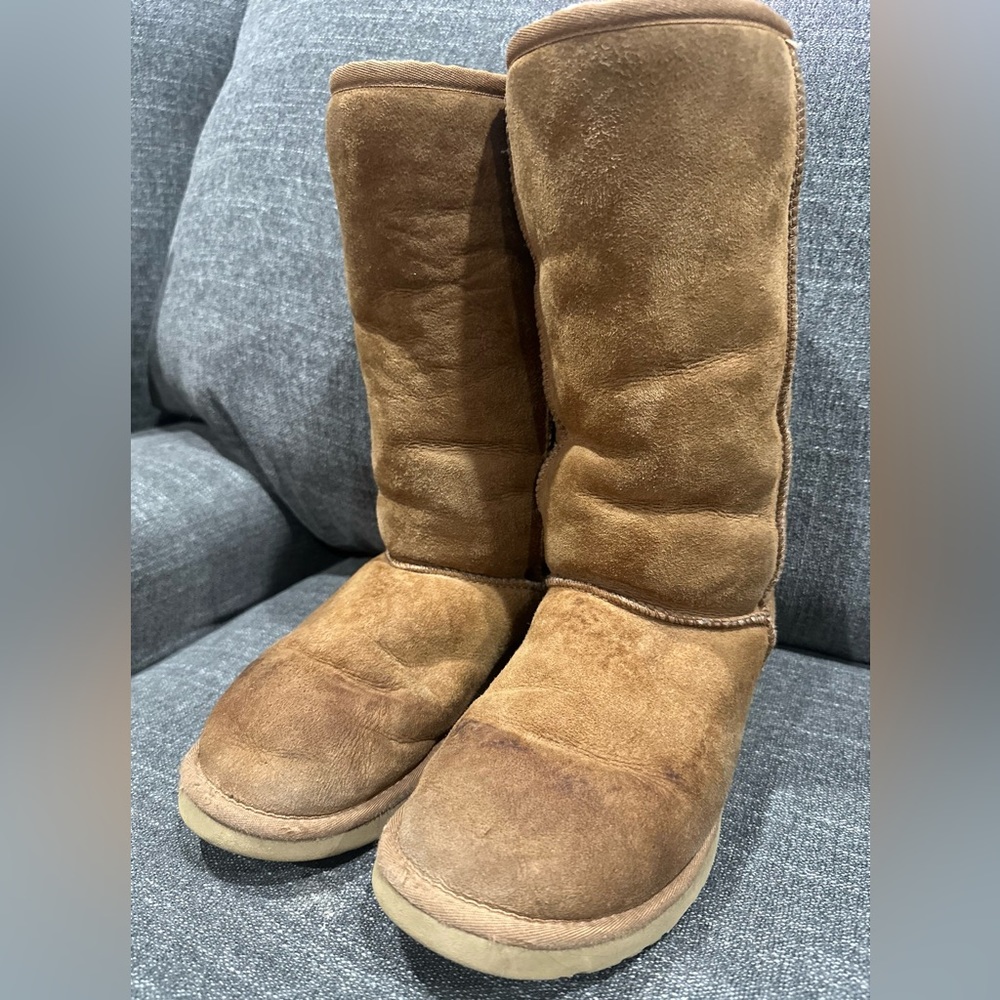 Classic tall Ugg women’s size 8. Priced well to sell!